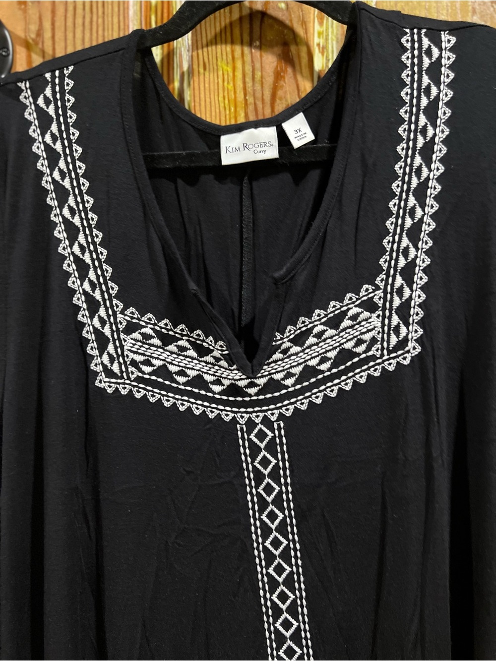 Kim Rogers Black Sleeveless Dress with White Embroidered Detail - Picture 3 of 9